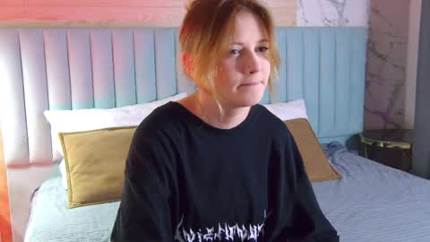 mila_blum online show from April 10, 5:28 pm