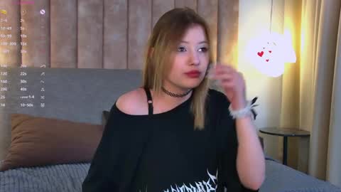 mila_blum online show from April 17, 7:50 pm