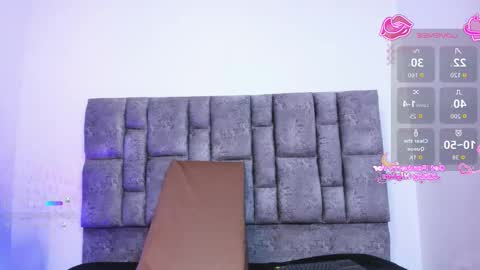 Snapshot of mila_chic chatting on November 8, 9:09 am mila online show from November 8, 9:09 am