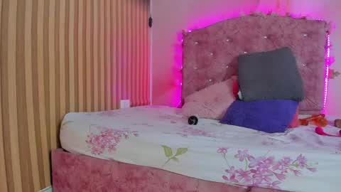 mila_grace_ online show from April 13, 6:46 pm