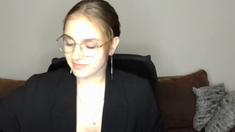Snapshot of mila_keyy chatting on October 29, 10:22 pm mila_keyy online show from October 29, 10:22 pm