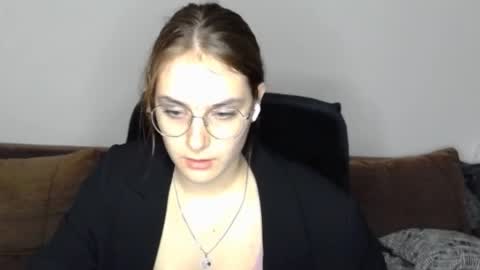 Snapshot of mila_keyy chatting on November 6, 8:54 pm mila_keyy online show from November 6, 8:54 pm