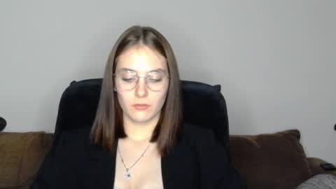 Snapshot of mila_keyy chatting on November 19, 10:21 pm mila_keyy online show from November 19, 10:21 pm