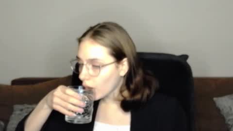 Snapshot of mila_keyy chatting on December 13, 8:58 pm mila_keyy online show from December 13, 8:58 pm