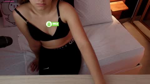 Snapshot of mila_kiitty chatting on February 6, 3:48 am Milena online show from February 6, 3:48 am
