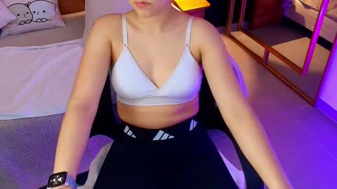 Snapshot of mila_kiitty chatting on February 17, 11:23 am Milena online show from February 17, 11:23 am