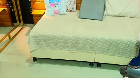 Snapshot of mila_kiitty chatting on March 4, 11:40 am Milena online show from March 4, 11:40 am