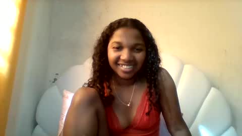 mila_lunah online show from May 20, 5:35 am
