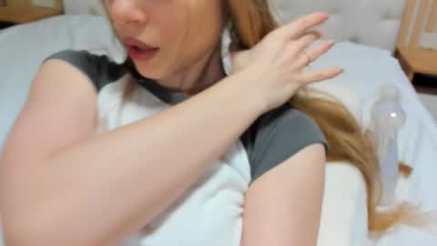 Snapshot of mila_polly_and_forester chatting on January 30, 12:07 am Julia and Edson online show from January 30, 12:07 am