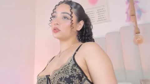 mila_stark333 online show from February 27, 5:29 am