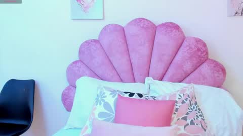 mila online show from May 6, 10:42 am