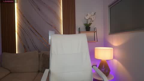 milacrave online show from December 17, 11:38 am