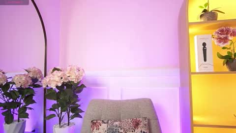 milacrave online show from March 9, 11:36 am