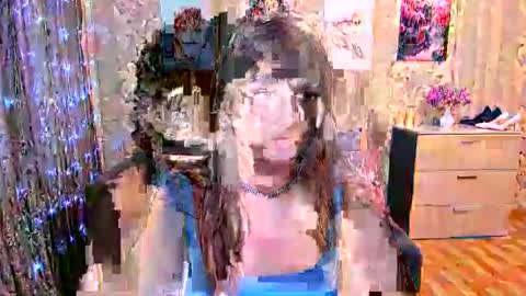 Snapshot of miladaisen chatting on October 19, 10:49 am MilaDaisen online show from October 19, 10:49 am