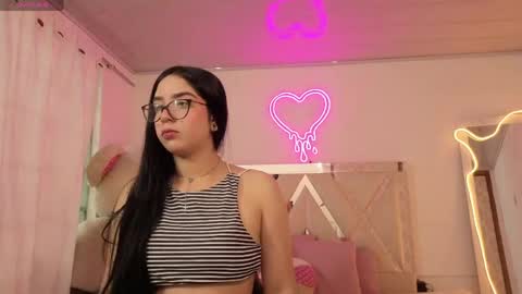 milah_tay online show from April 13, 11:37 am