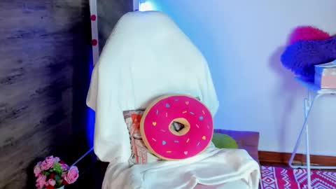 Snapshot of milan_d01 chatting on November 7, 9:26 pm Nice To Meet you Welcome here online show from November 7, 9:26 pm