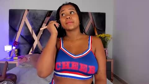 Snapshot of milan_ebony chatting on June 27, 11:37 am Milan online show from June 27, 11:37 am