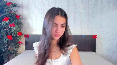 Snapshot of milana_crystal_ chatting on January 4, 8:17 am Milana online show from January 4, 8:17 am