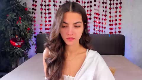 Snapshot of milana_crystal_ chatting on February 20, 8:17 am Milana online show from February 20, 8:17 am