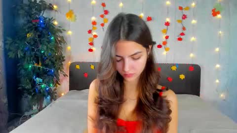 Snapshot of milana_crystal_ chatting on November 15, 8:22 am Milana online show from November 15, 8:22 am