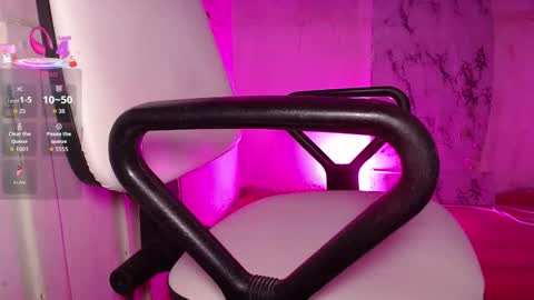 Snapshot of milana_sexwife chatting on October 21, 8:20 pm Dan and Milana online show from October 21, 8:20 pm