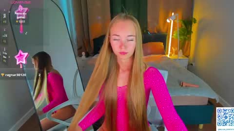 Snapshot of milana_sorrento chatting on June 1, 1:07 am Milana online show from June 1, 1:07 am