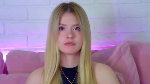 Snapshot of milanabalmain chatting on February 18, 7:54 pm MilanaBalmain online show from February 18, 7:54 pm