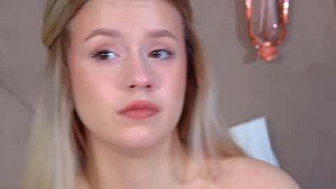 Snapshot of milanabalmain chatting on February 20, 4:31 am MilanaBalmain online show from February 20, 4:31 am