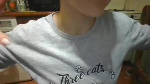 Snapshot of milanako chatting on February 4, 2:53 pm milanako online show from February 4, 2:53 pm