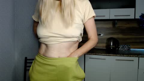 Snapshot of milanav chatting on January 4, 1:10 am Milena online show from January 4, 1:10 am