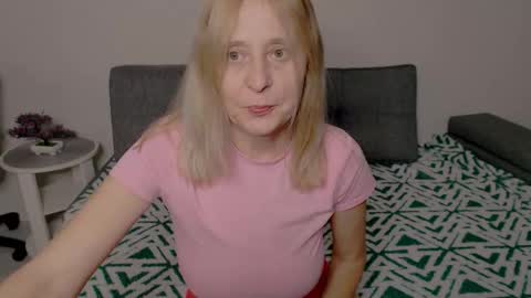 Snapshot of milanav chatting on November 21, 3:11 pm Milena online show from November 21, 3:11 pm