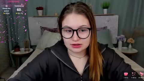 milanaxhoney online show from March 5, 1:01 am