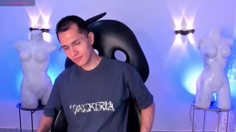 milandavid1 online show from March 16, 6:01 pm