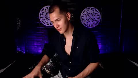 milandavid1 online show from March 25, 6:14 pm