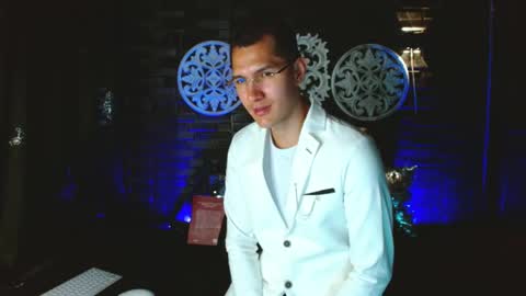 milandavid1 online show from March 28, 6:18 pm