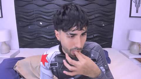 milanzaire online show from November 19, 12:43 am