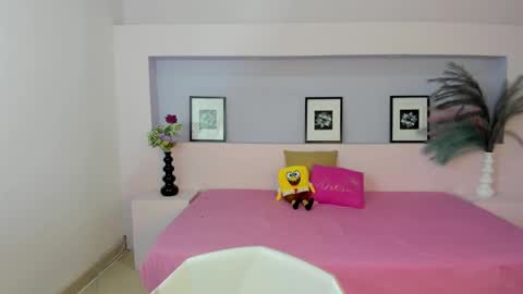 Mila Rose online show from December 17, 11:06 am