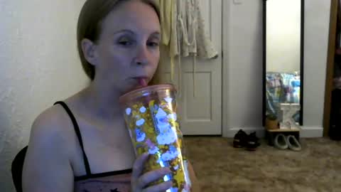 Snapshot of milastoned chatting on July 18, 6:17 am Mila online show from July 18, 6:17 am