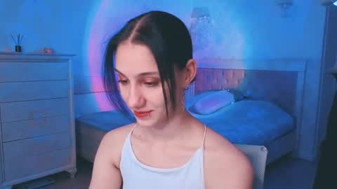 milavey online show from April 17, 8:01 pm