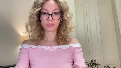 Snapshot of milayah chatting on October 15, 4:18 pm Mila online show from October 15, 4:18 pm