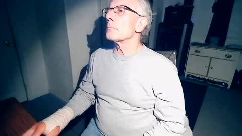 Milehi1958 online show from February 27, 11:38 pm