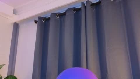 Snapshot of milena_lawson chatting on December 4, 10:35 am milena_lawson online show from December 4, 10:35 am