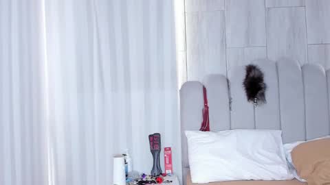 MILEY  online show from September 29, 12:54 pm