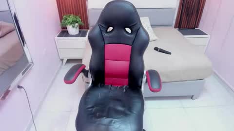 MILEY online show from March 3, 7:42 pm