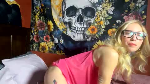 Snapshot of milf4everjenna chatting on February 1, 6:50 pm milf4everjenna online show from February 1, 6:50 pm