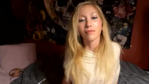 Snapshot of milf4everjenna chatting on February 25, 4:11 am milf4everjenna online show from February 25, 4:11 am