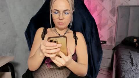 Snapshot of milf__mari chatting on January 17, 10:31 am Maria online show from January 17, 10:31 am