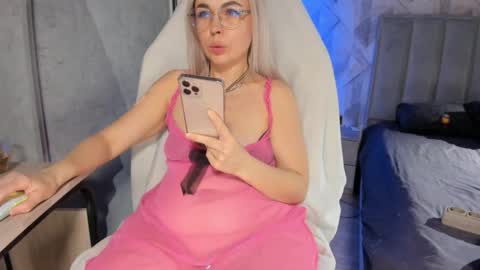 Snapshot of milf__mari chatting on February 18, 9:38 am Maria online show from February 18, 9:38 am