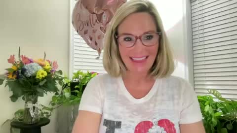 Snapshot of milf_goddess chatting on July 4, 5:02 am MIlf Goddess online show from July 4, 5:02 am