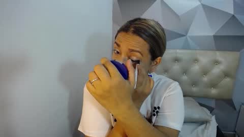 milf_hugeboobs online show from December 16, 10:53 am